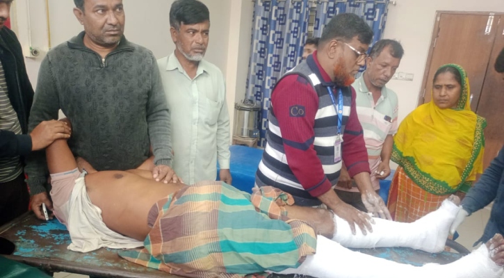 হরিনাকুন্ডুতে স্বতন্ত্র প্রার্থীর সমর্থককে কুপিয়ে জখম 